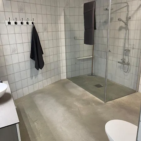 Recently Refurbished 펜션 라비크